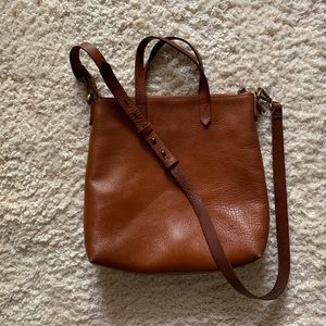 Madewell small transport in English Saddle